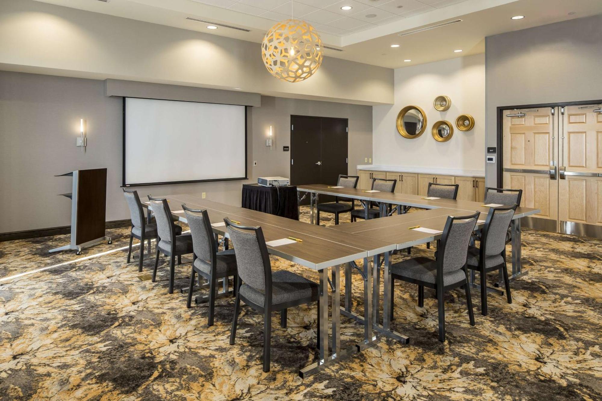 Hilton Garden Inn Pittsburgh Airport Moon Township Экстерьер фото
